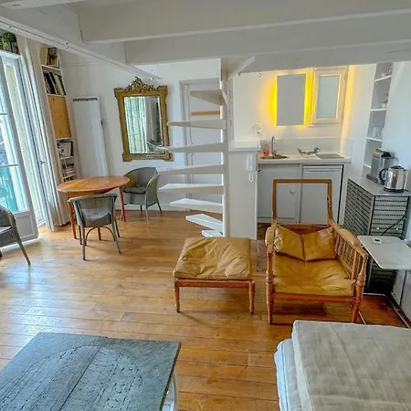 Apartment 8 Charming Loft Near Notre Dame